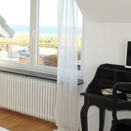 T H E Hutch Seaview Lounge *